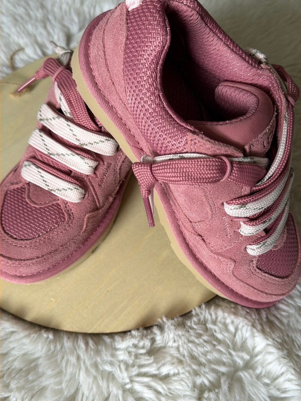 UGG Lo Lowmel pink color